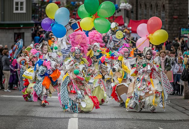 icelandic-independence-day-in-the-streets-of-reykjavik