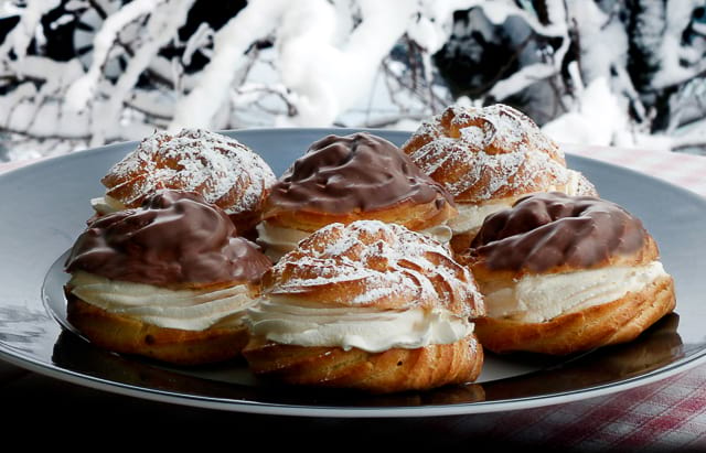 icelandic-traditional-buns-during-bolludagur