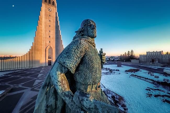 Hallgrimskirkja-Leifur-Eriks-statue.jpg