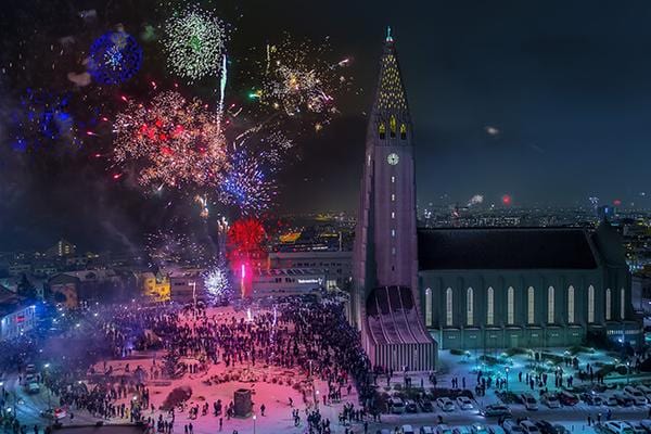 New-Years-Eve-Fireworks-Hallgrimskirkja.jpg