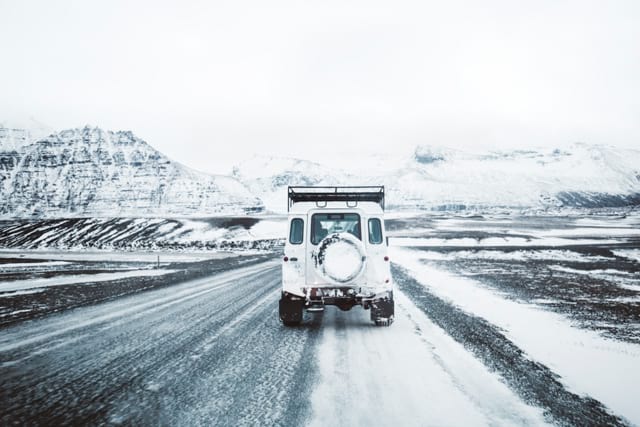 driving-in-iceland-and-using-blinkers