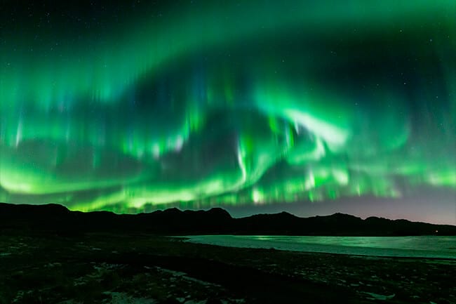 Swirling-green-northern-lights-Iceland